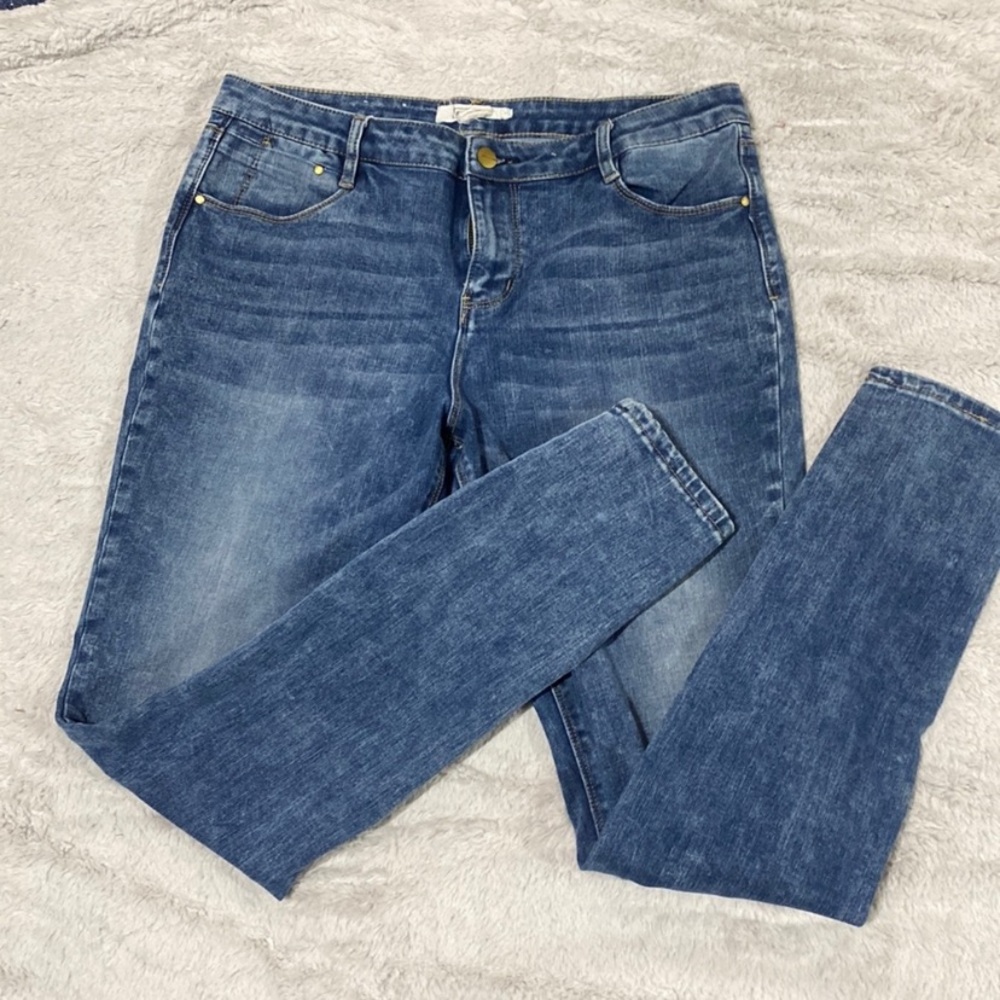 94. EIGHTYTWO skinny jeans